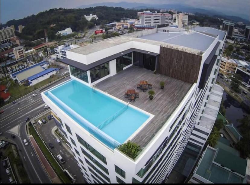 Sky Suite Top Floor With Rooftop Pool & Gym Kota Kinabalu Extérieur photo